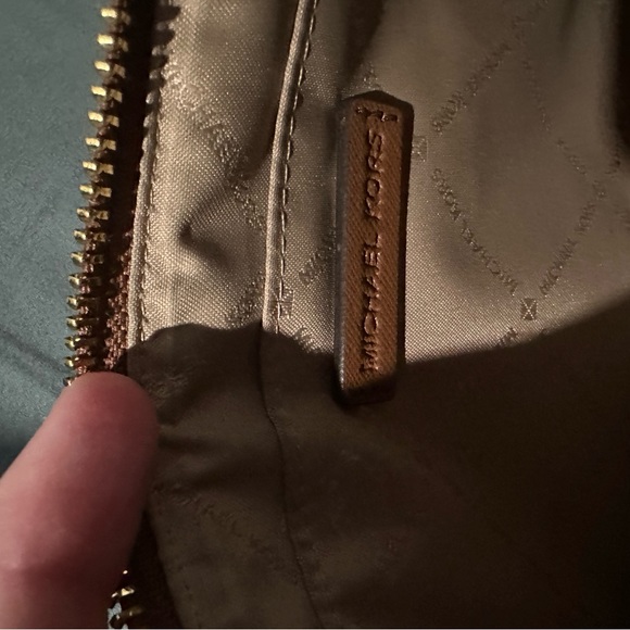 Micheal Kors wristlet - Picture 4 of 7